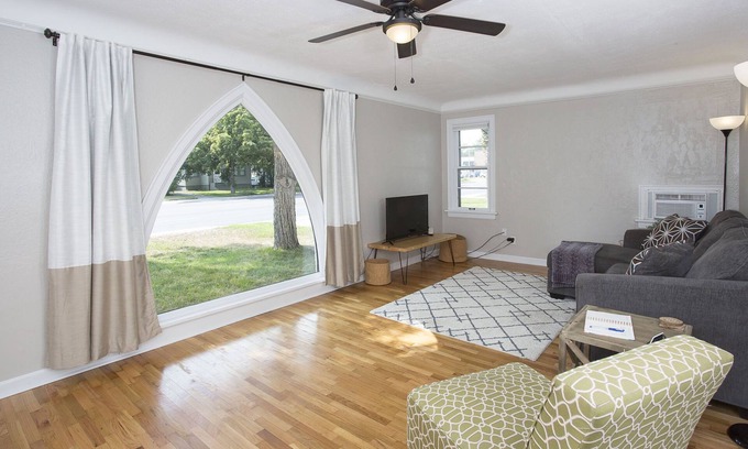 Central - Terry House | Triangular Casa in Billings