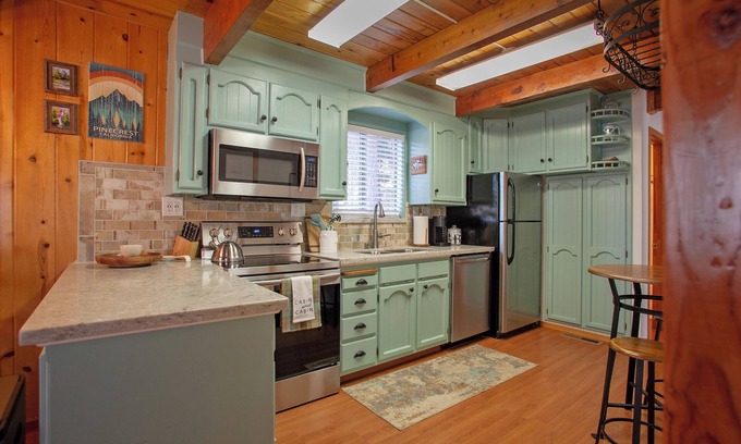 Twain Harte Cabin | Trickle Creek Lodge - Central Air, Huge Deck with Fire Pit and Hot Tub