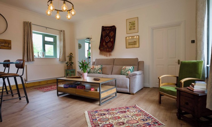 Tring Cottage | Tring Grange Cottage, Sleeps 2 with Onsite Parking