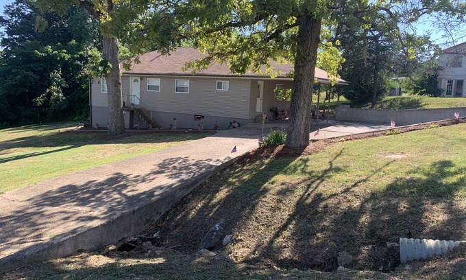 Eminence House | Triple H Properties