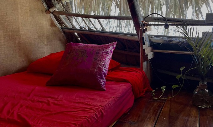Samana House | Tropical hostel with community vibe, 5 minutes from El Valle beach in Samaná.