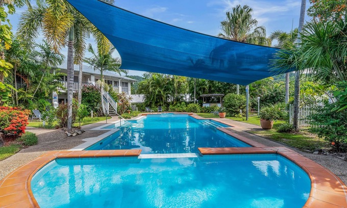 Jubilee Pocket Apartment | Tropical Mango WiFi Pool