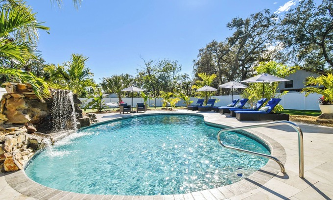 Terrace Park House | Tropical Oasis in the Heart of Tampa - Perfect for Families or Couples