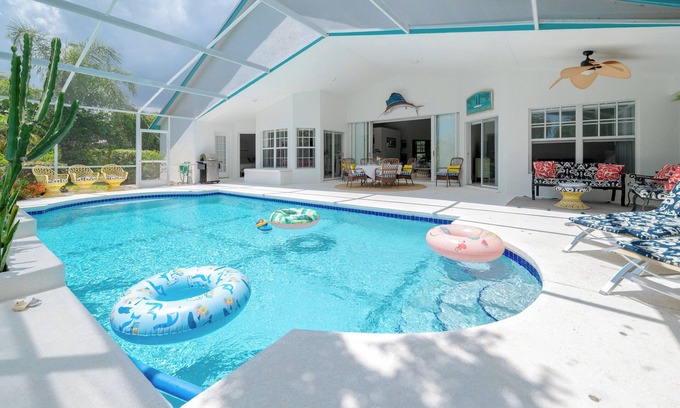 Port Saint Lucie House | tropical oasis w/private pool - 4 bedrooms house on golf course