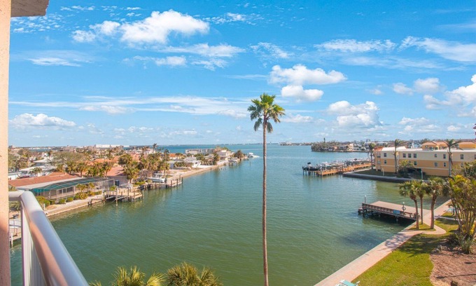 St. Pete Beach Condo | Tropical Ocean Oasis/Elegance & Comfort Awaits