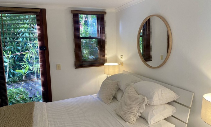 Mona Vale Apartment | Tropical retreat – Entire guesthouse in Mona Vale