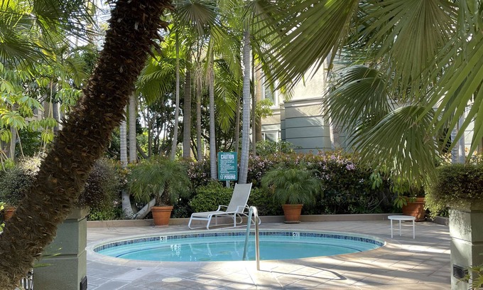 Airport Area Condo | Tropical Upscale Resort Living - Newport Beach - Irvine