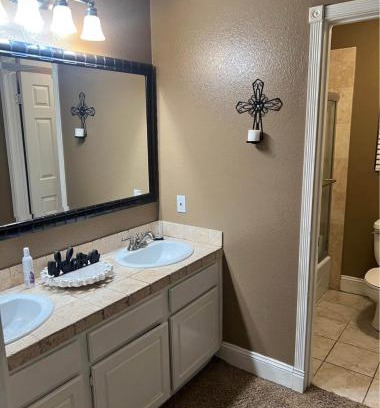 Eastvale Bed & Breakfast | Tropical Vibes