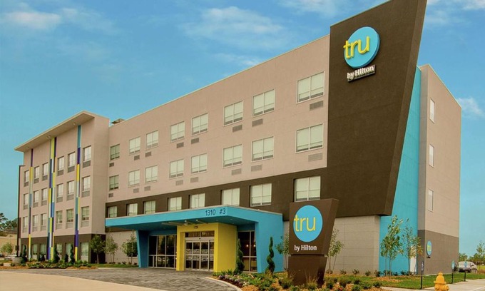 Lafayette Hotel | Tru by Hilton Lafayette River Ranch