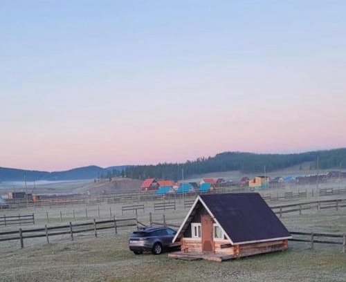 Hatgal House | Tsaatan - Small house by the lake