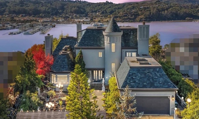 Strawberry Villa | Tudor Revival Castle with Bay Views 5bd/5 bath