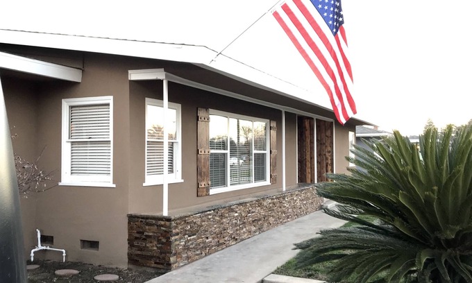 Tulare House | Tulare’s RARE FIND with a pool! Located in the Heart of California’s farmlands!