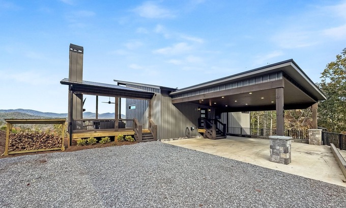 Ridgeline Vistas Cabin | Tune Inn - Pet Friendly | Mtn View | Hot Tub | Game Room