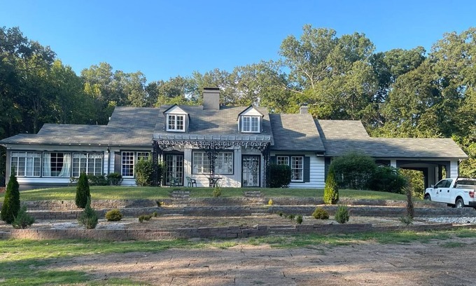 Raleigh House | Turn of the Century Estate 9 BR with Sauna and Pool, Secluded