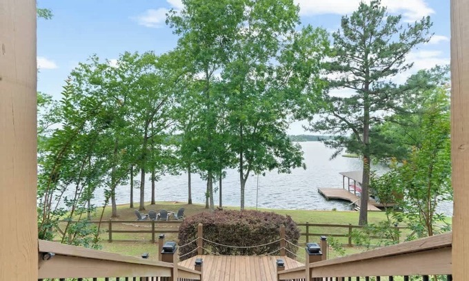 Milledgeville House | Turning Leaf, Sleeps 10, BIG WATER, Great fishing!