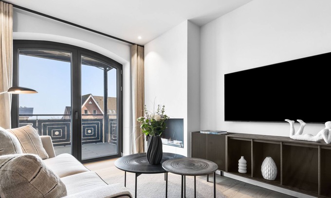 List Apartment | Turtle Bay Suite - Luxury on 65m² in List, Sylt with a Fireplace and Balcony.