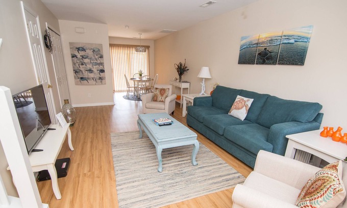 Charleston House | Turtle Cove - Comfortable 2 Bedroom Townhome