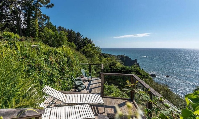 Trinidad Bed & Breakfast | Turtle Rocks Oceanfront Inn