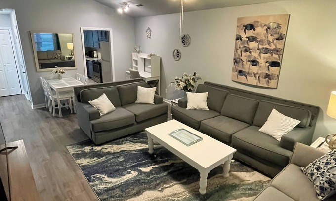 Murrells Inlet House | Turtle's Nest-Free BEACH pass! 2 King bedrooms, Golf/Fish, Walk to restaurants!