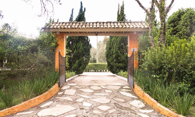 Ibiuna House | Tuscan Villa in Gated Community