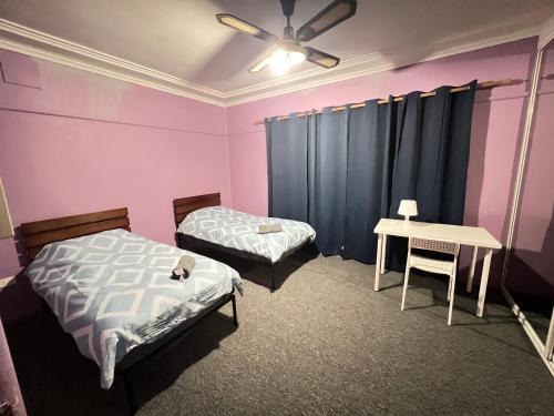 Pendle Hill House | Twin Room close to Train Station - PH1