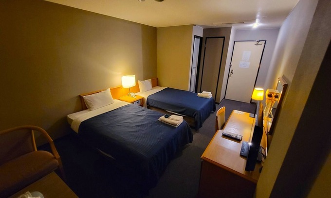 Izumisano Hotel | Twin room with round trip transfer to Kansai Airpo/Izumisano Ōsaka