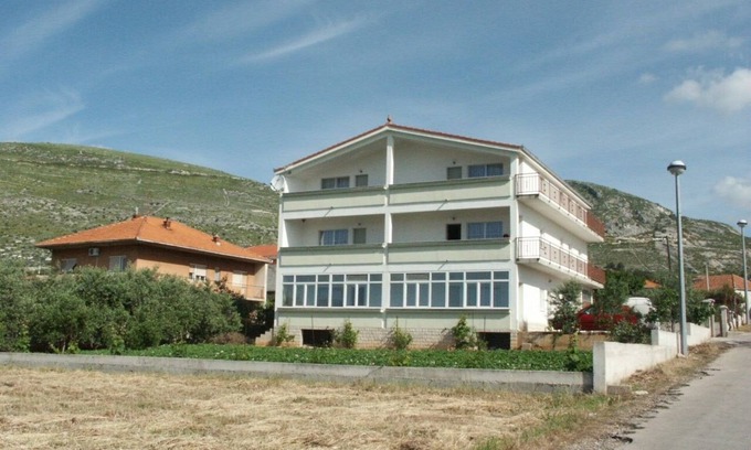Seget Donji Apartment | Two bedroom apartment with terrace and sea view Seget Donji, Trogir (A-2041-b)