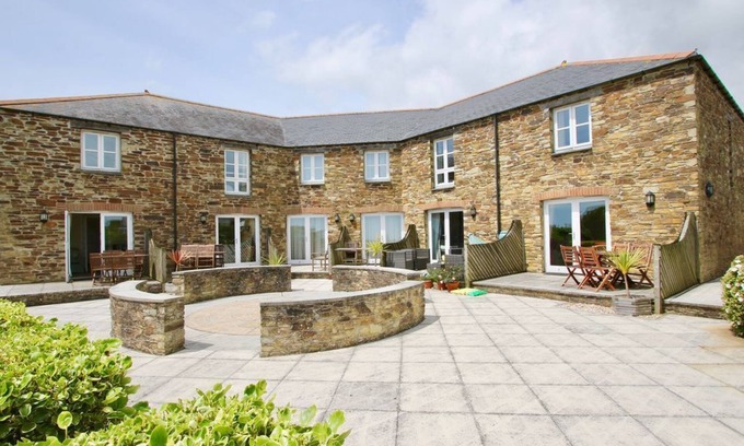 Gorran House | Two Bedroomed Holiday Cottage With Sea Views just one mile from the beach