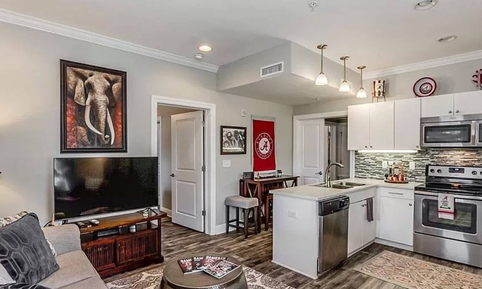 Tuscaloosa Condo | Two Blocks from Bryant-Denny Stadium @ Twelve!