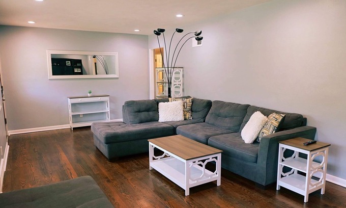 Sappington House | Two blocks front Grants Farm! Pets allowed fenced.