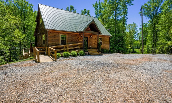Dahlonega Cabin | Two Cabins with Hot Tubs-Playset/Sleeps 22/7 Acres