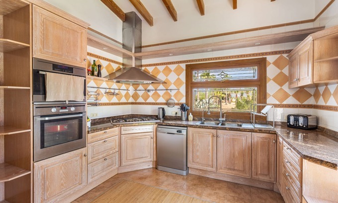 Sencelles Villa | Two houses with 5x10m pool, fast WiFi, BBQ, pizza oven & tennis set in 1.8ha