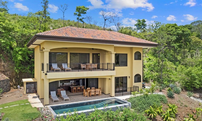 Coco House | Two King Suites - Ocean Views - Private Pool