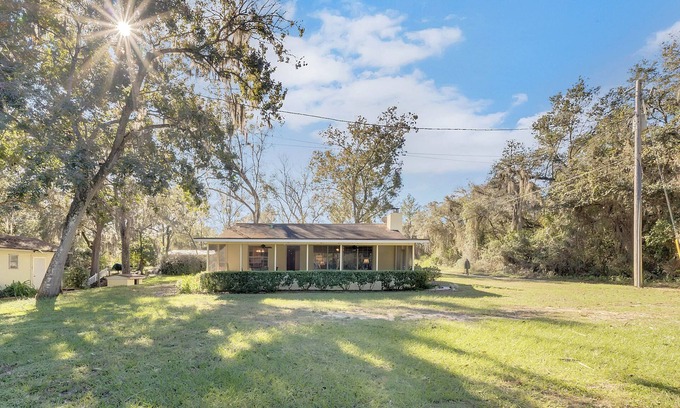 Fort McCoy Cabin | Two lakefront homes on one property near Salt Springs with great porches & yard