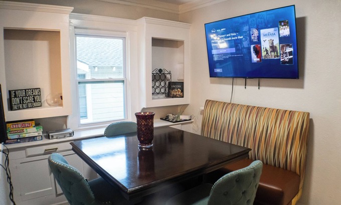 Birmingham House | Two levels of entertainment!