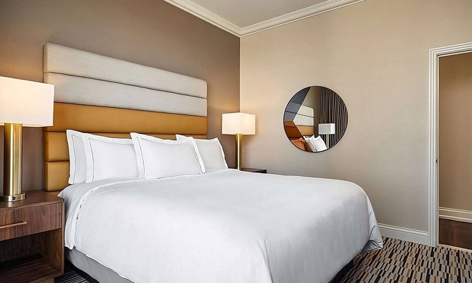 Las Vegas Hotel | Two Miles Away from Fountains of Bellagio | Spacious 2 BR Suite w/Full Kitchen