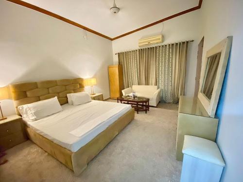 F-7 Sector House | Two minutes walk from jinnah super market, Islamabad