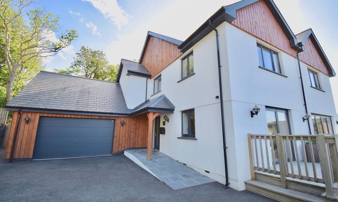 New Quay House | TY NI, pet friendly, luxury holiday cottage, with hot tub in New Quay