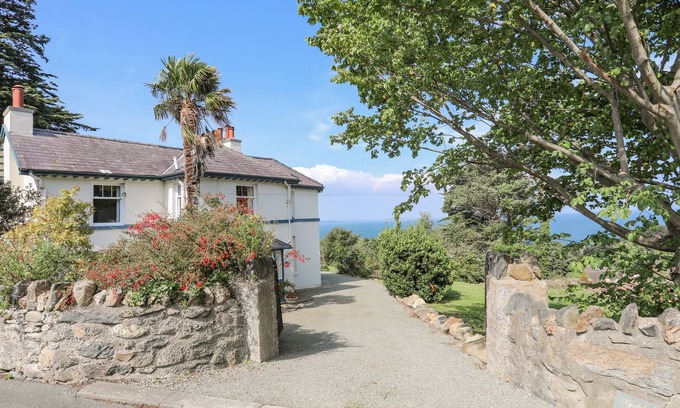 Penmaenmawr Cottage | TYDDYN AP IFAN, pet friendly, country holiday cottage in Penmaenmawr