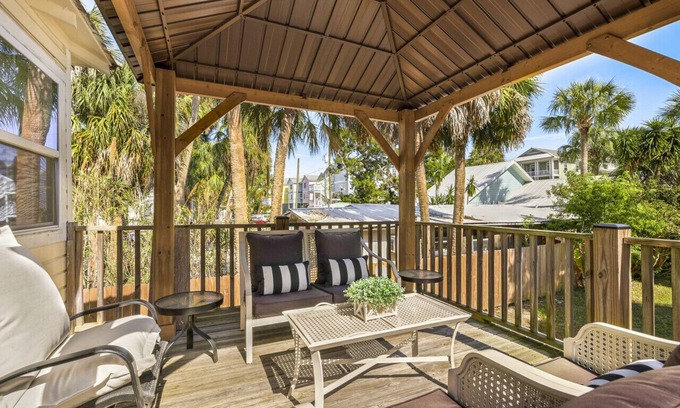 Cedar Key House | Tyson House is historic, beautifully restored, convenient to beach & restaurants