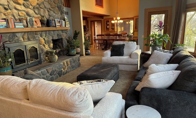 Fergus Falls Cabin | Ugly Duckling Lodge - Swan Lake Retreat