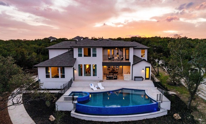 Jonestown House | Ultimate 10-Guest Lake House: Panoramic Views, Outdoor Living & Luxe Perks