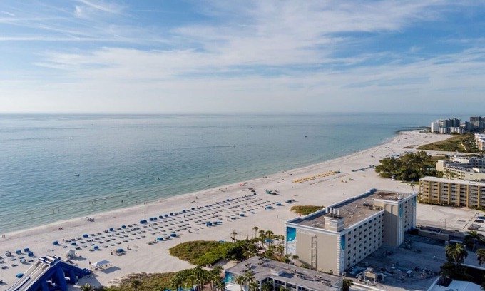 St. Pete Beach Resort | Ultimate Beachfront Escape at Bluegreen at Tradewinds-Studio Gulf Front