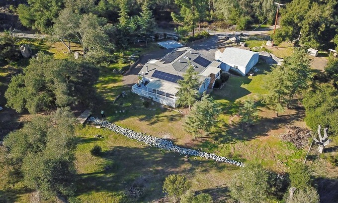 Ramona House | Ultimate Family Friendly Mountain Retreat- Gameroom, Hiking, Hot Tub, Wineries
