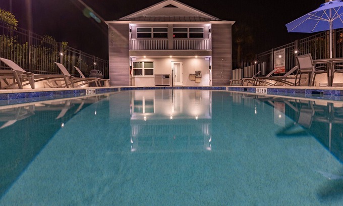 Indian Shores Hotel | Ultimate Getaway! 2 Serene Units w/Kitchens, Beach, Golf