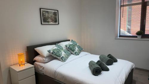 Leeds City Center Apartment | Ultra-Central Loft Penthouse Sky Sports & Movies