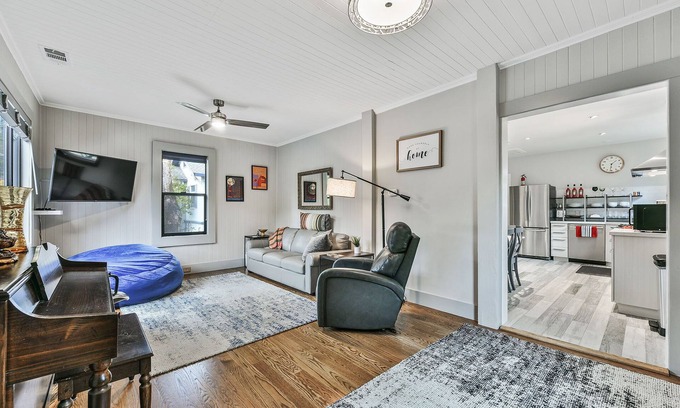 West End House | Ultra Comfy, Quiet, Bright, Private Perch in Central Marin!