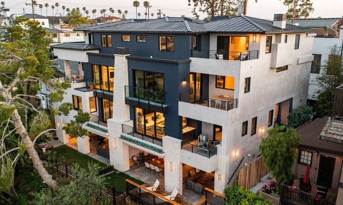 Corona del Mar House | Ultra Luxury Modern Beach Retreat with Private Elevator!!!