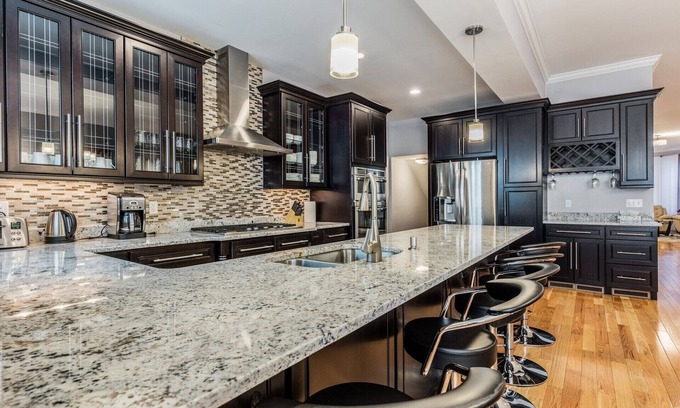 Longwood Apartment | UltraLuxe Apt in Boston Brownstone in Prime Area