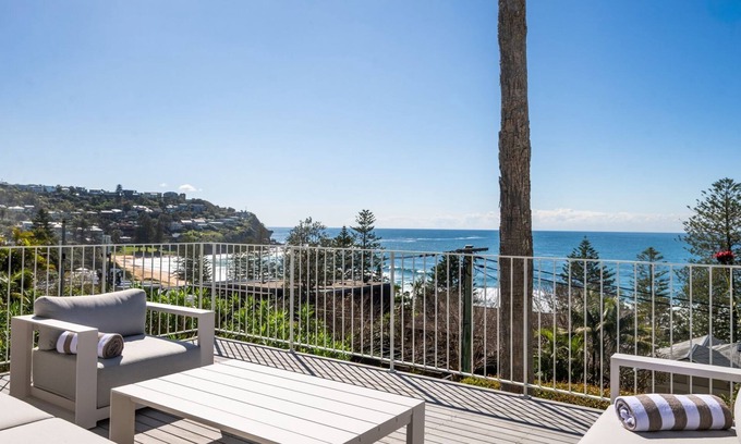 Whale Beach House | Umah Pantai (Beach House) by TCC